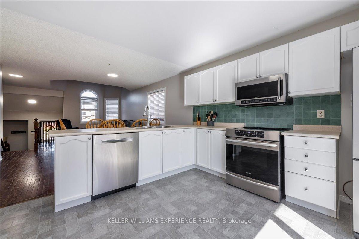 Photo 12 of 32 Majesty Boulevard, Barrie, Innis-Shore — HOMEH