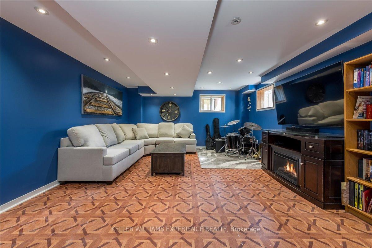 Photo 19 of 32 Majesty Boulevard, Barrie, Innis-Shore — HOMEH