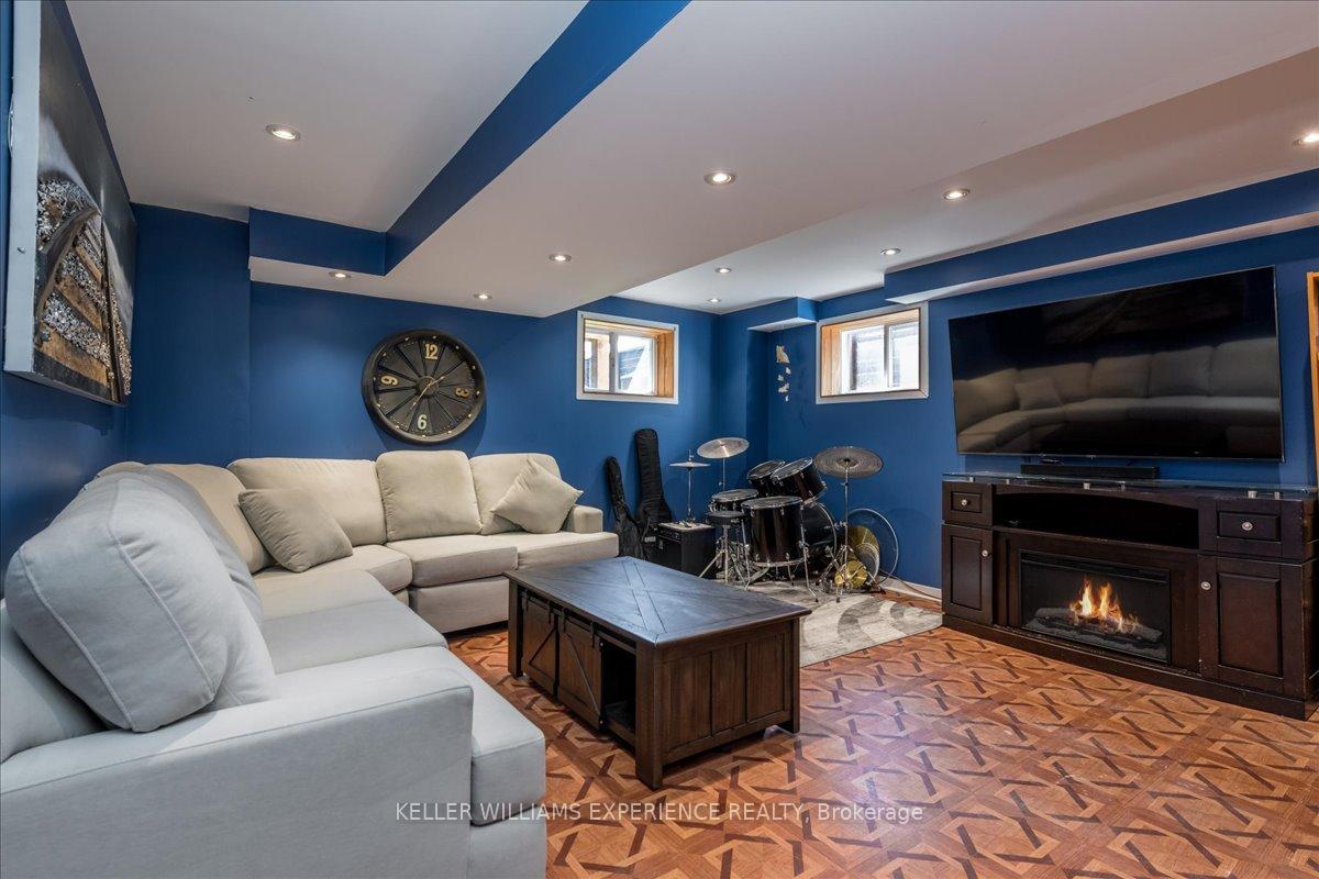 Photo 30 of 32 Majesty Boulevard, Barrie, Innis-Shore — HOMEH