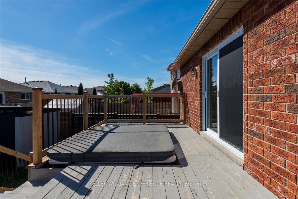 Photo 24 of 32 Majesty Boulevard, Barrie, Innis-Shore — HOMEH