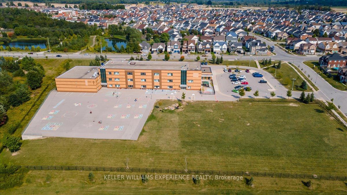 Photo 21 of 32 Majesty Boulevard, Barrie, Innis-Shore — HOMEH