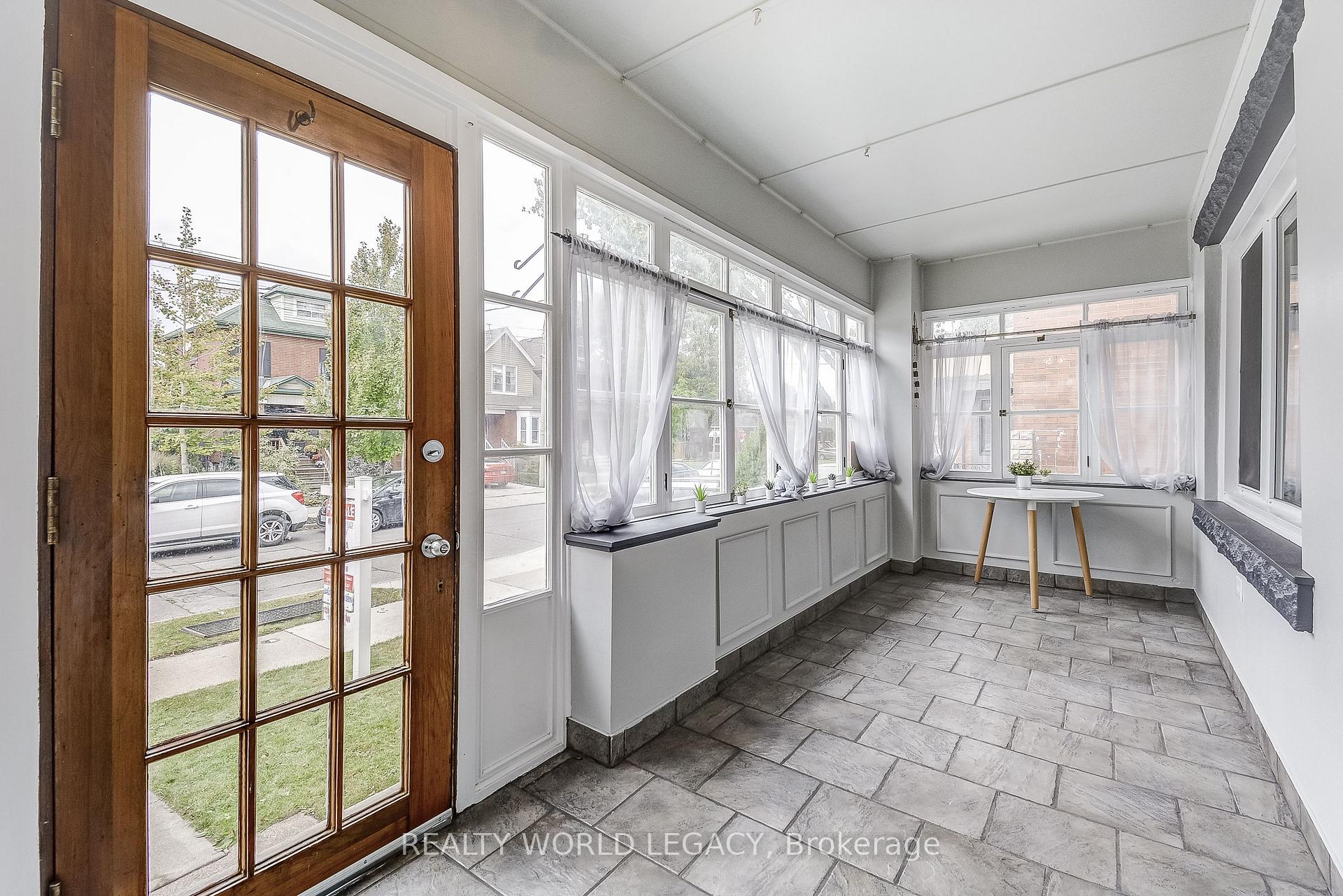Photo 2 of 83 Graham Avenue S, Hamilton, Delta — HOMEH
