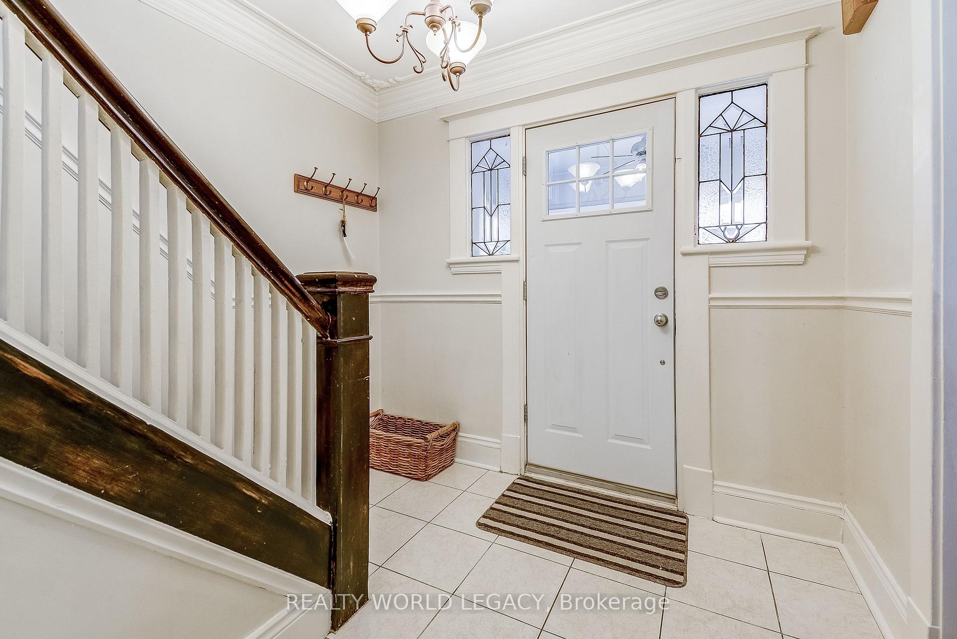Photo 5 of 83 Graham Avenue S, Hamilton, Delta — HOMEH
