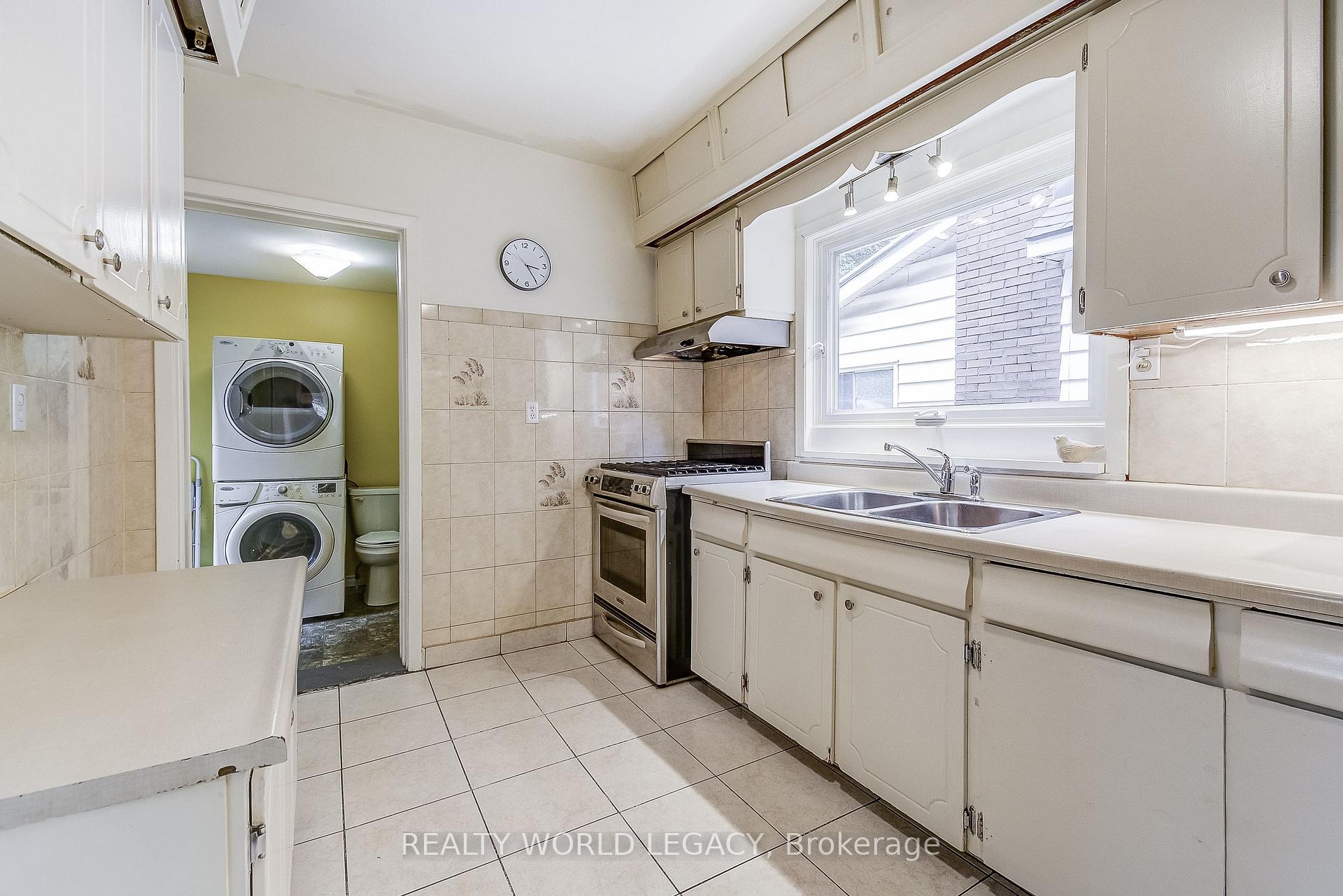 Photo 4 of 83 Graham Avenue S, Hamilton, Delta — HOMEH