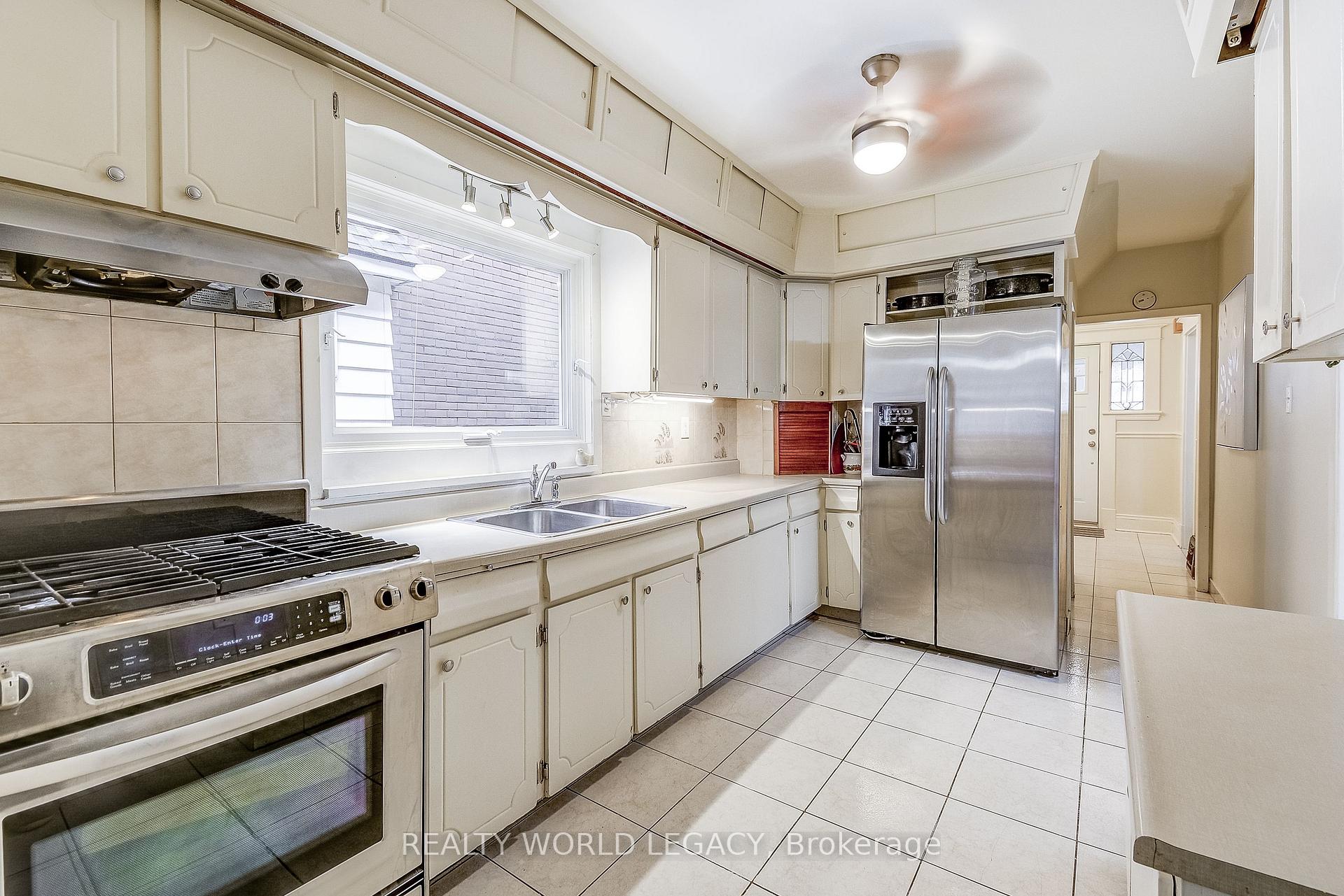 Photo 13 of 83 Graham Avenue S, Hamilton, Delta — HOMEH