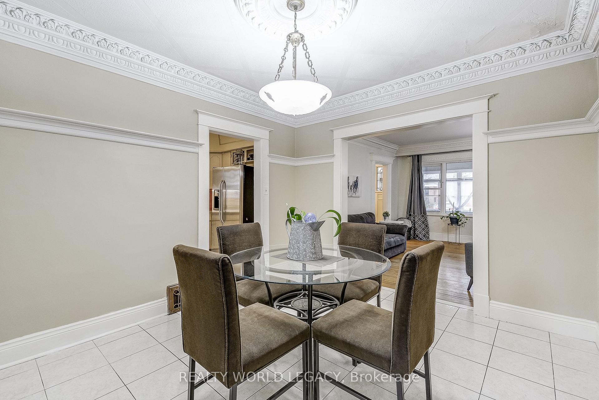 Photo 12 of 83 Graham Avenue S, Hamilton, Delta — HOMEH