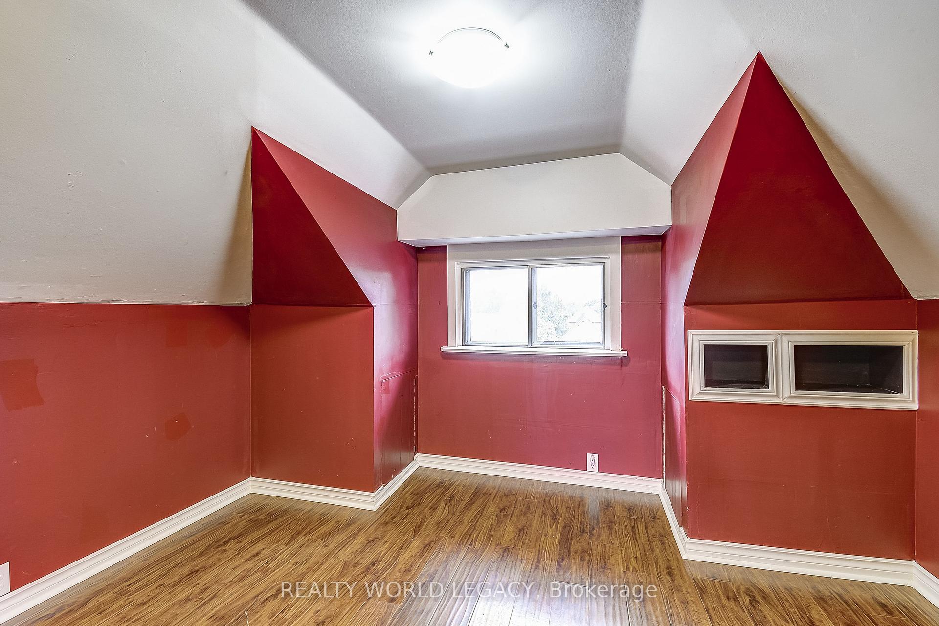 Photo 18 of 83 Graham Avenue S, Hamilton, Delta — HOMEH