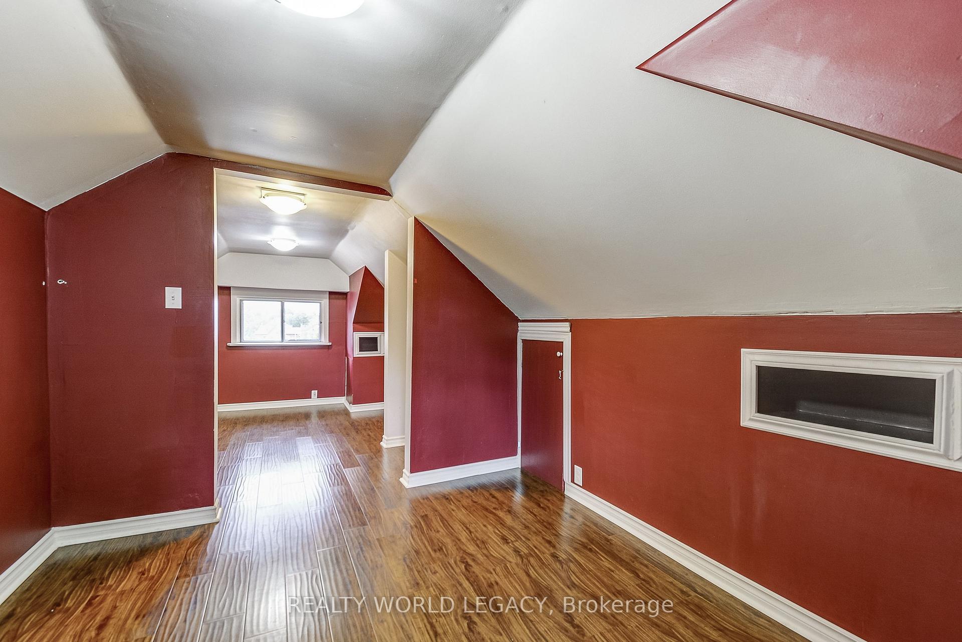 Photo 16 of 83 Graham Avenue S, Hamilton, Delta — HOMEH