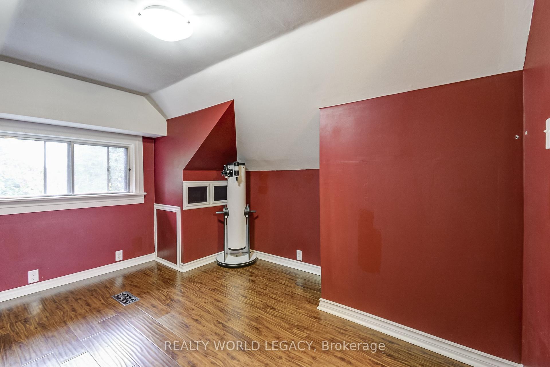 Photo 21 of 83 Graham Avenue S, Hamilton, Delta — HOMEH