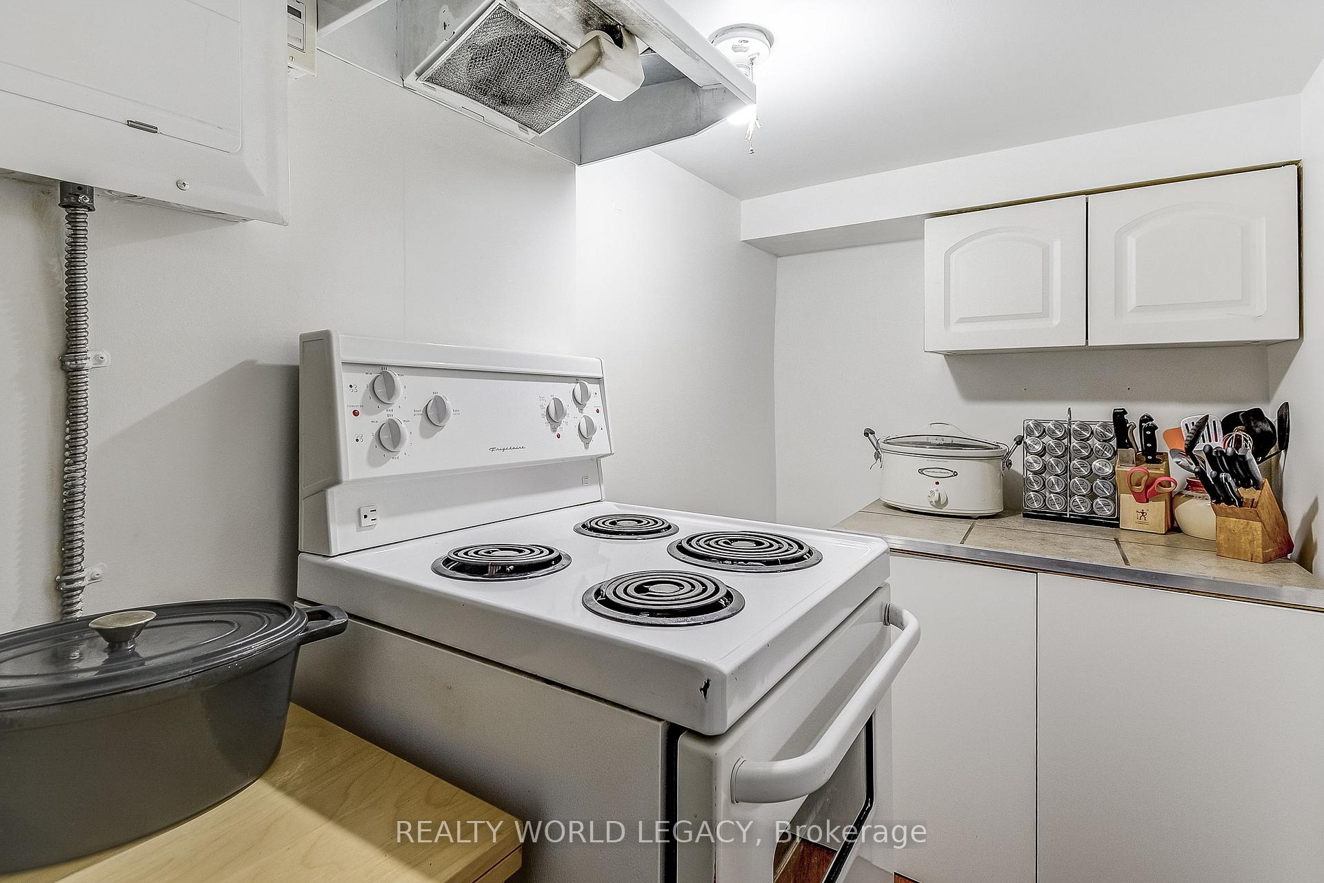 Photo 23 of 83 Graham Avenue S, Hamilton, Delta — HOMEH