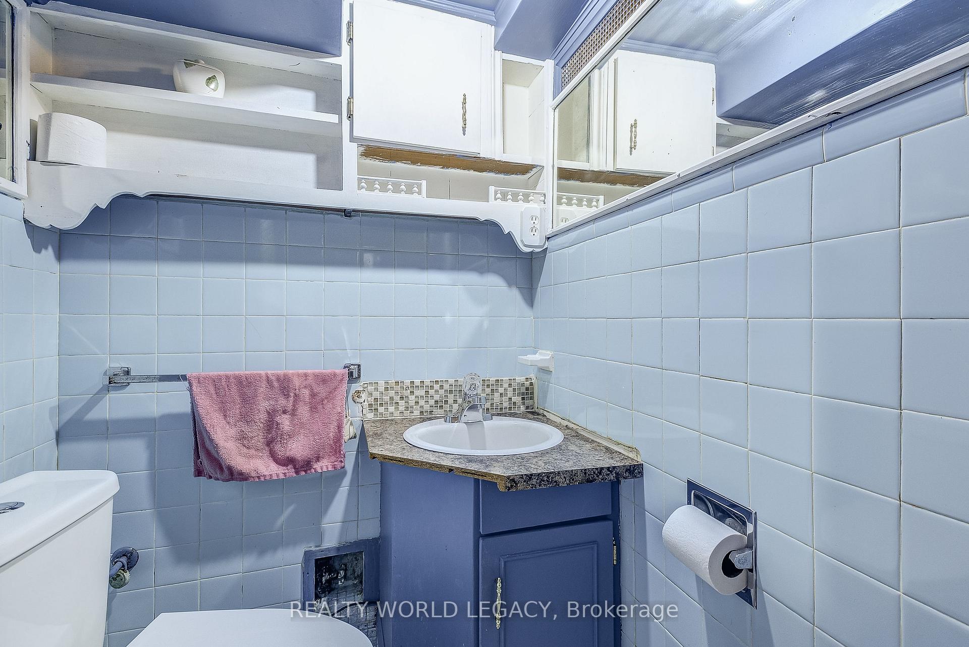 Photo 27 of 83 Graham Avenue S, Hamilton, Delta — HOMEH