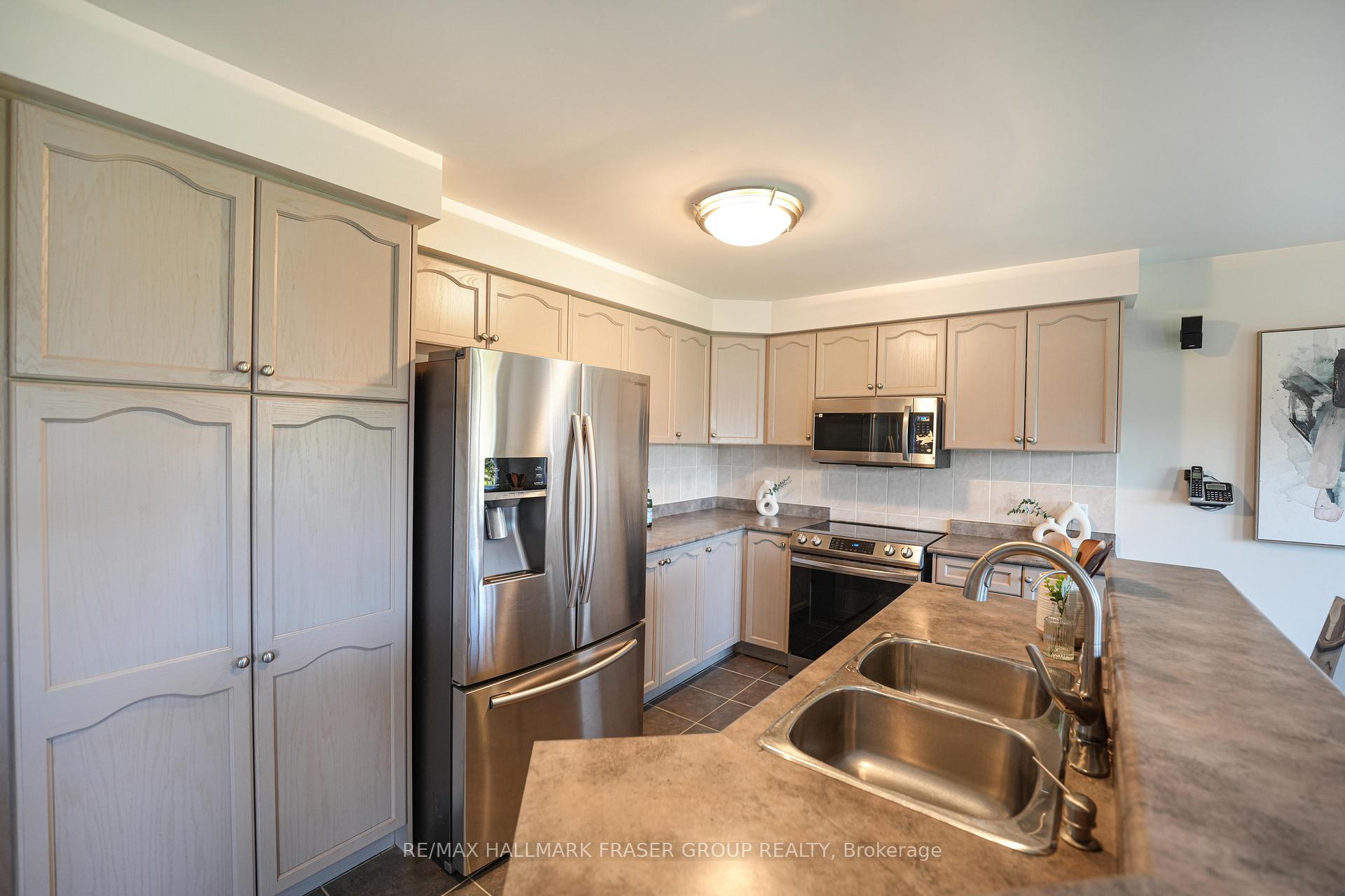 Photo 13 of 40 Temple West Crescent, Ajax, Northwest Ajax — HOMEH