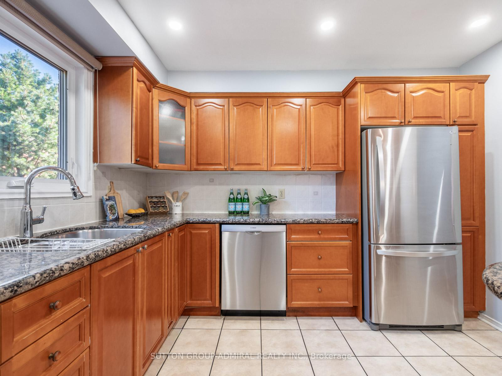 Photo 3 of 66 Westhampton Drive, Vaughan, Brownridge — HOMEH