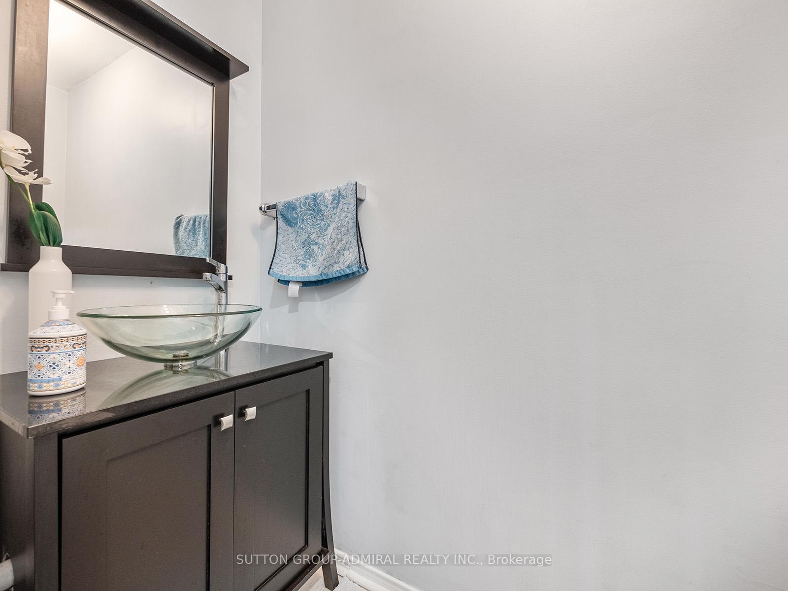 Photo 8 of 66 Westhampton Drive, Vaughan, Brownridge — HOMEH
