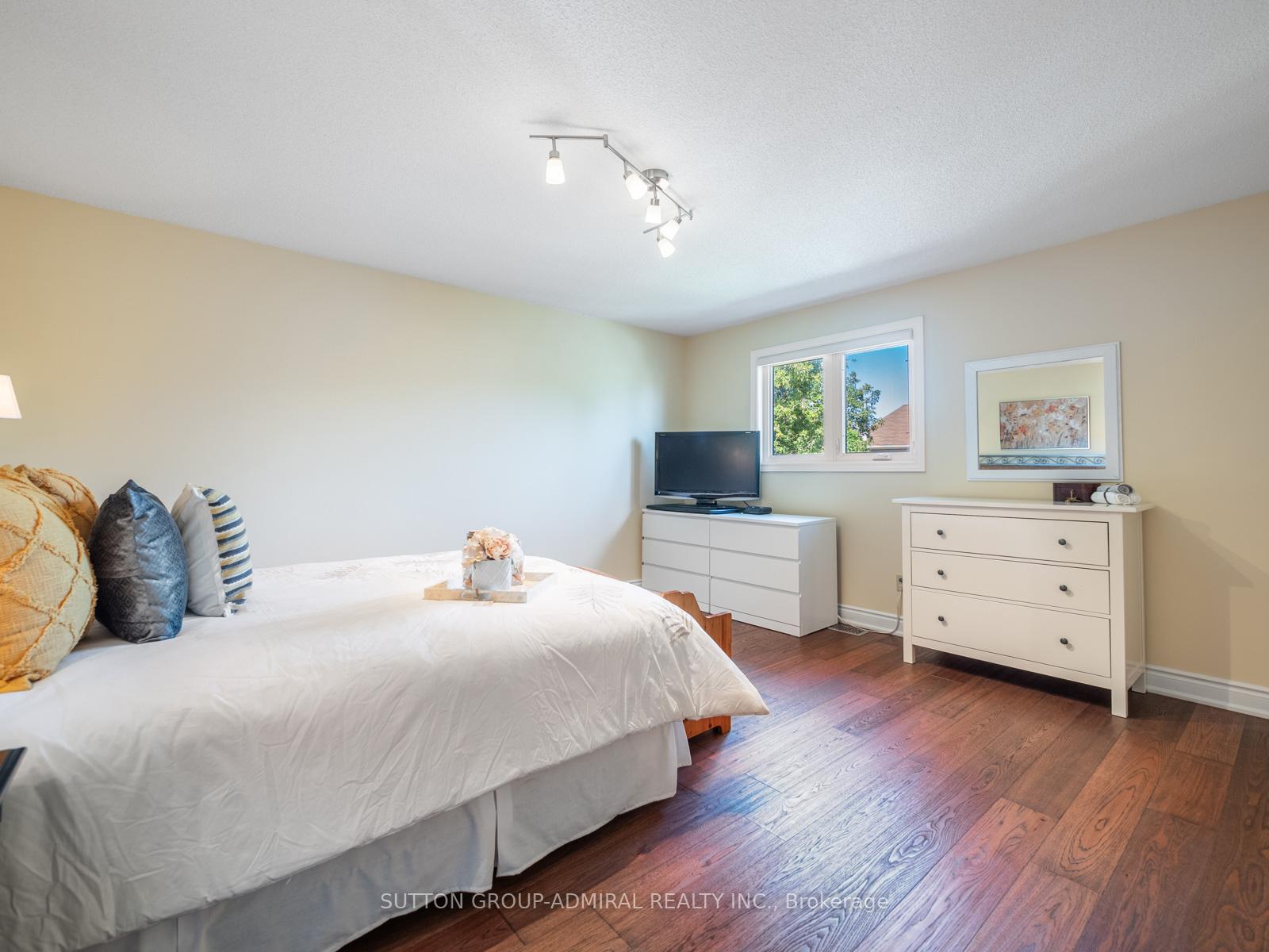Photo 9 of 66 Westhampton Drive, Vaughan, Brownridge — HOMEH