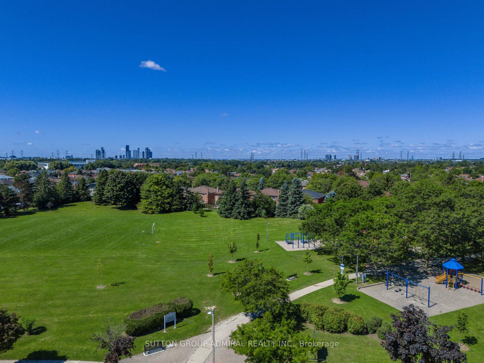 Photo 36 of 66 Westhampton Drive, Vaughan, Brownridge — HOMEH