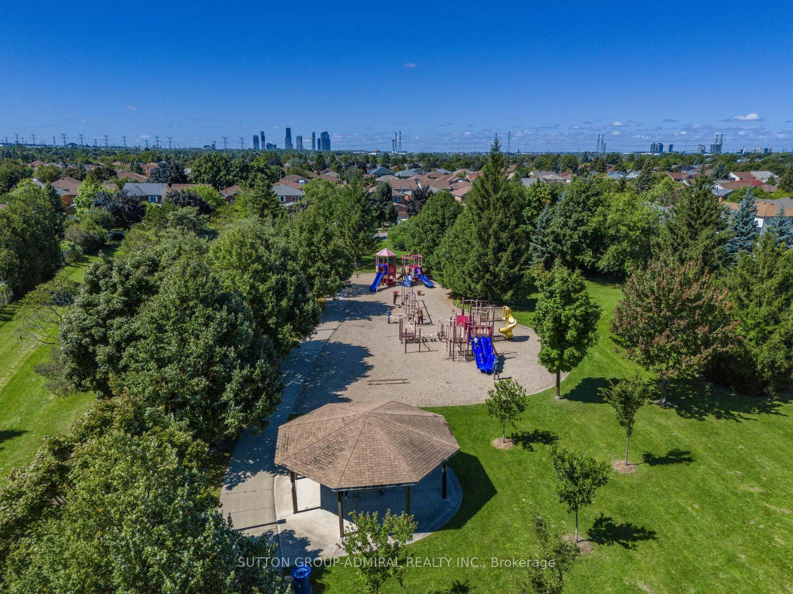 Photo 38 of 66 Westhampton Drive, Vaughan, Brownridge — HOMEH