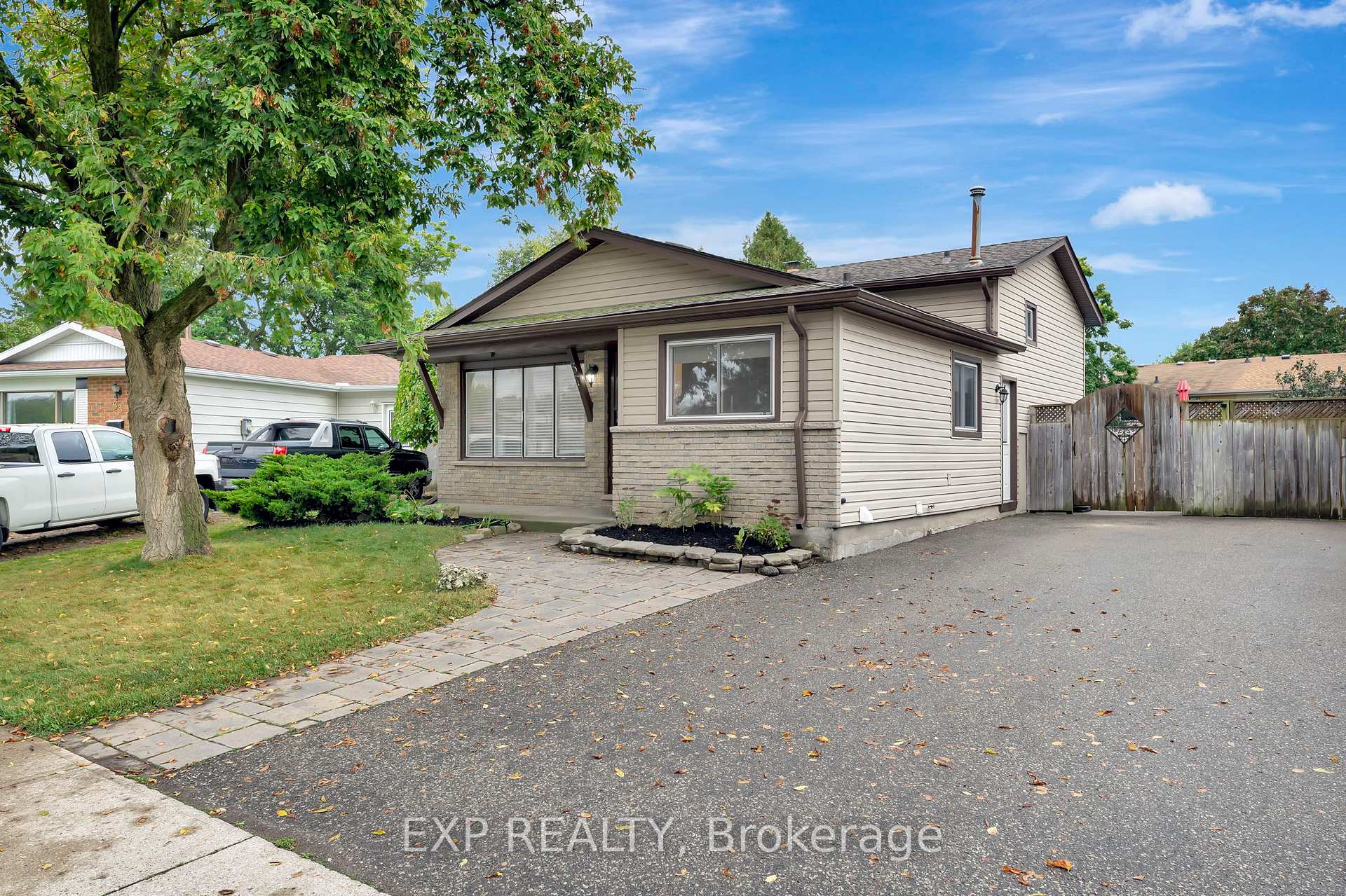 Photo 3 of 37 Broken Oak Crescent, Kitchener — HOMEH