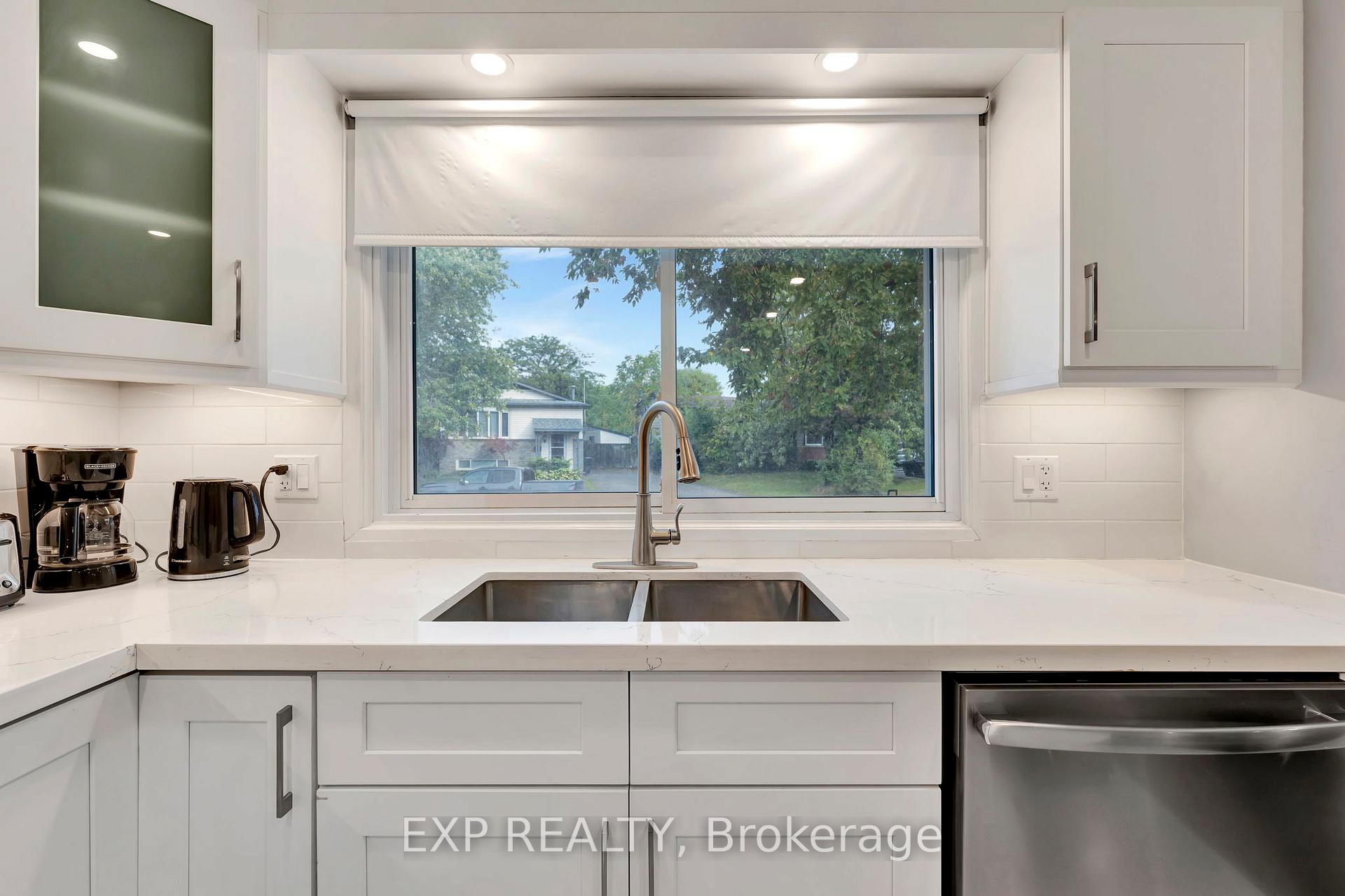 Photo 13 of 37 Broken Oak Crescent, Kitchener — HOMEH