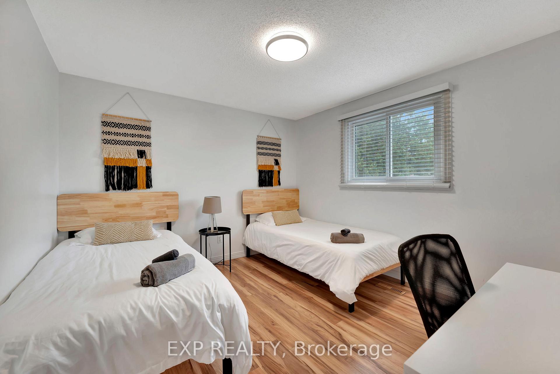 Photo 12 of 37 Broken Oak Crescent, Kitchener — HOMEH