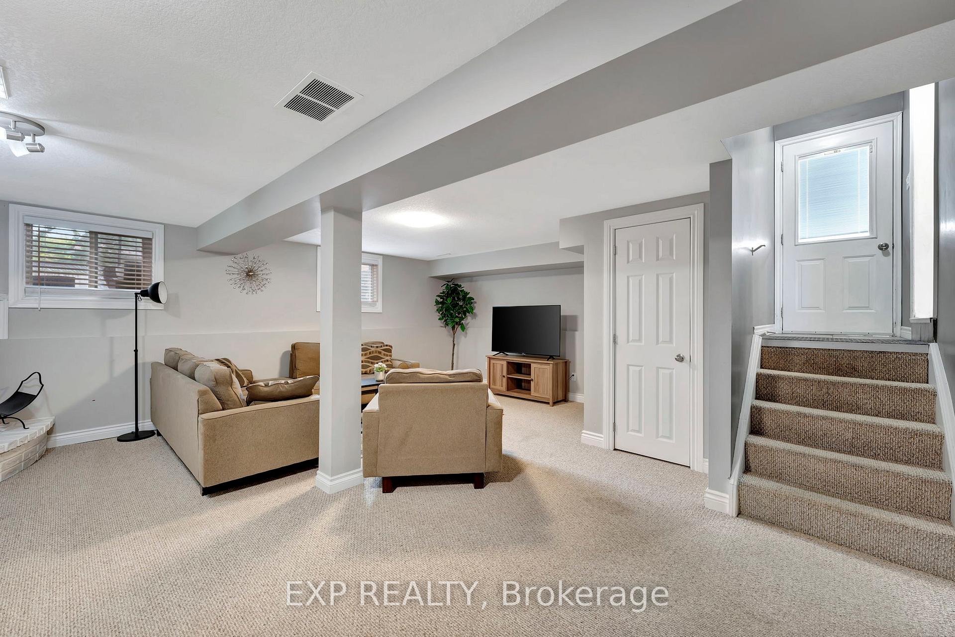 Photo 19 of 37 Broken Oak Crescent, Kitchener — HOMEH