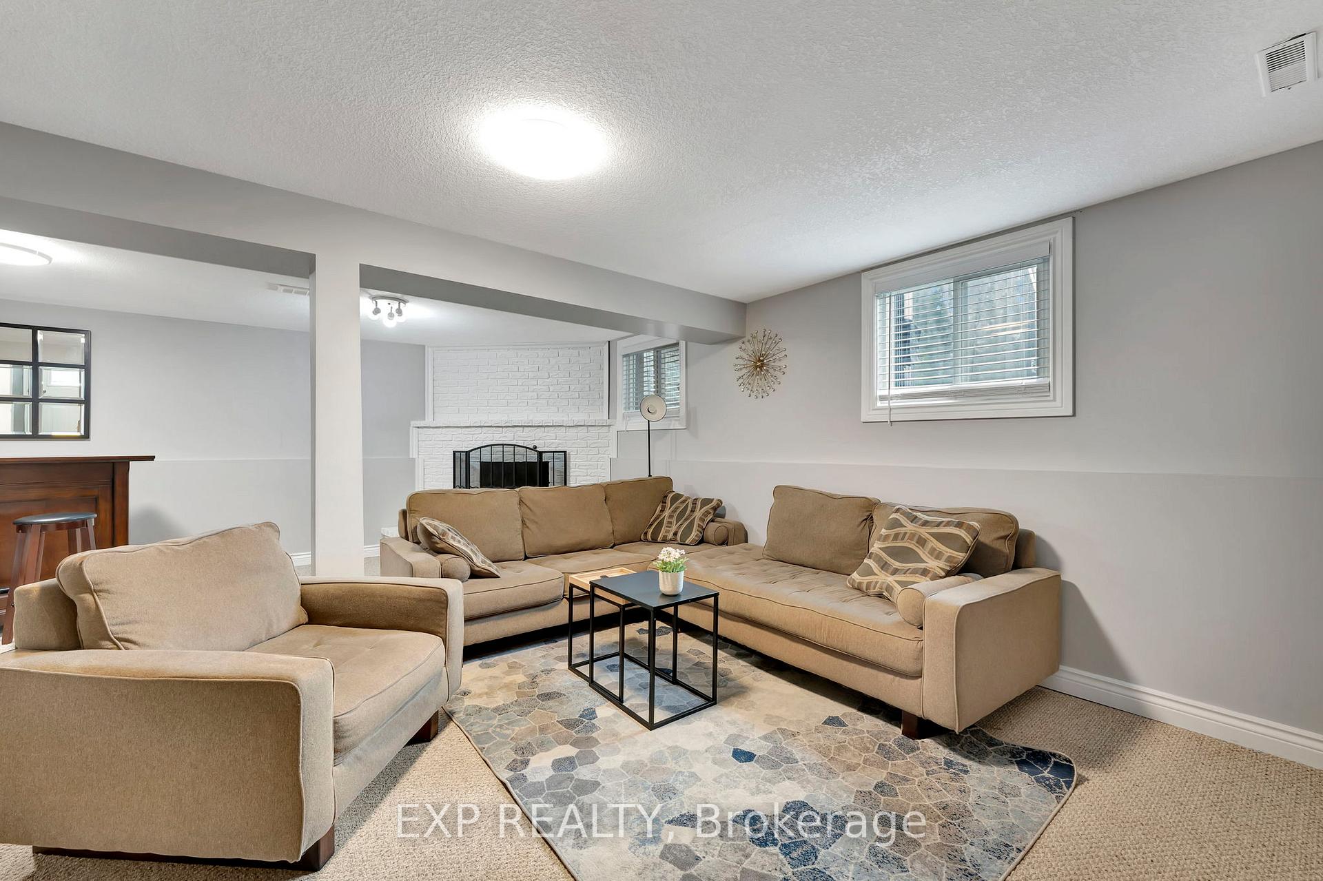 Photo 24 of 37 Broken Oak Crescent, Kitchener — HOMEH