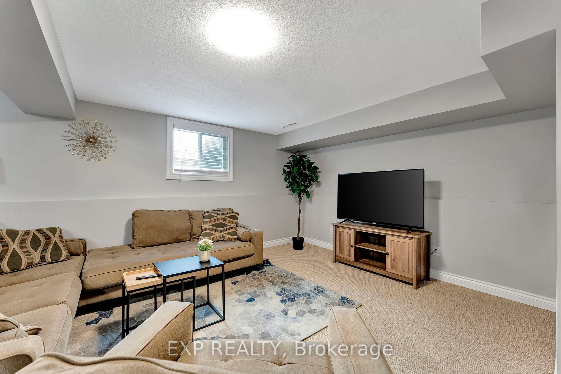 Photo 21 of 37 Broken Oak Crescent, Kitchener — HOMEH