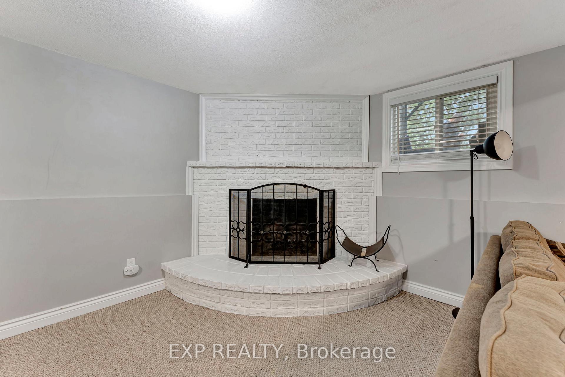 Photo 23 of 37 Broken Oak Crescent, Kitchener — HOMEH