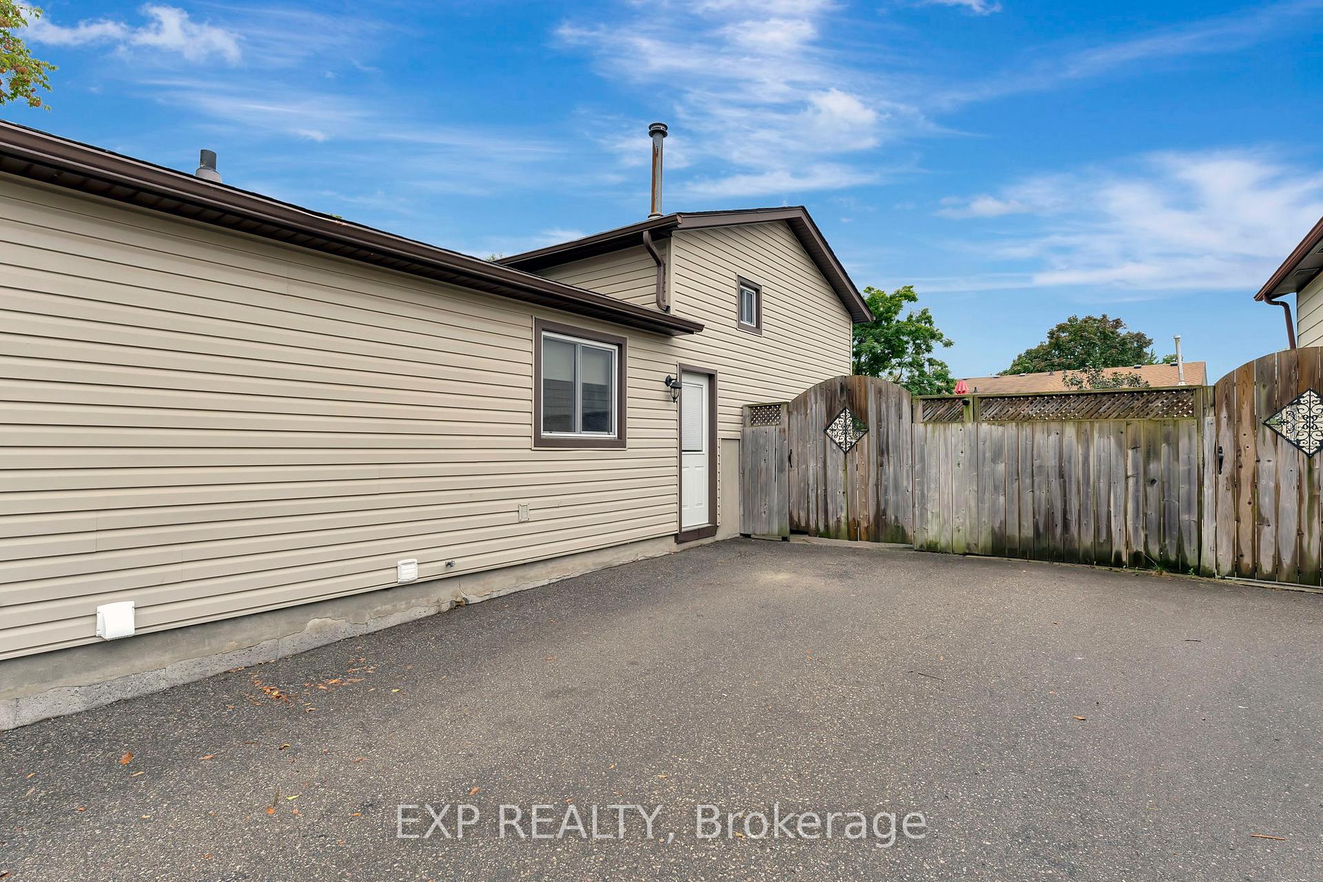 Photo 33 of 37 Broken Oak Crescent, Kitchener — HOMEH