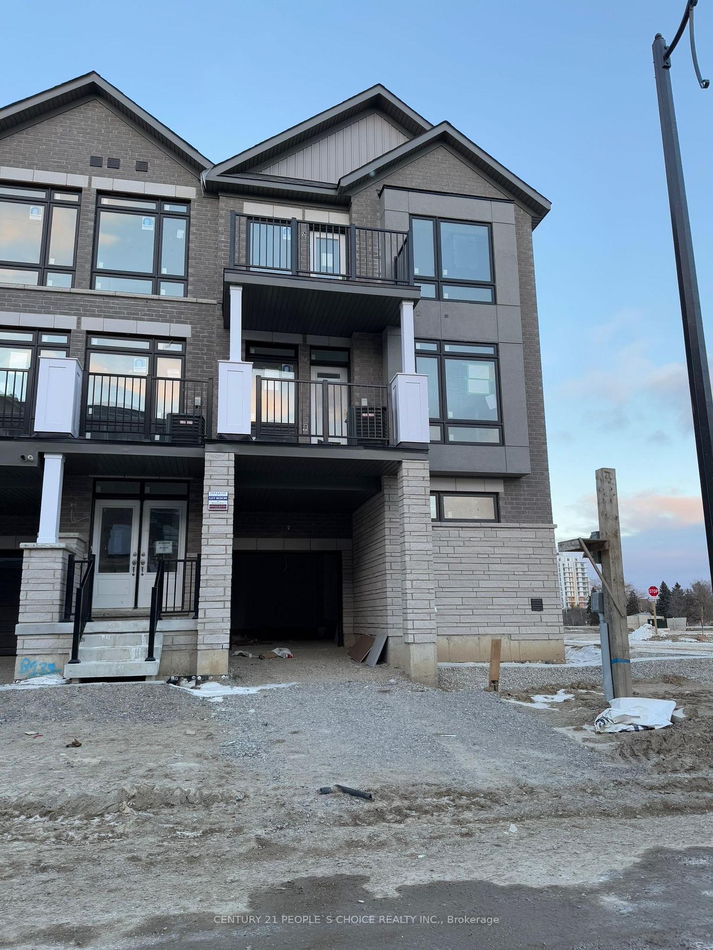 Photo 2 of 10 Nelles Way, Brampton, Northwest Brampton — HOMEH