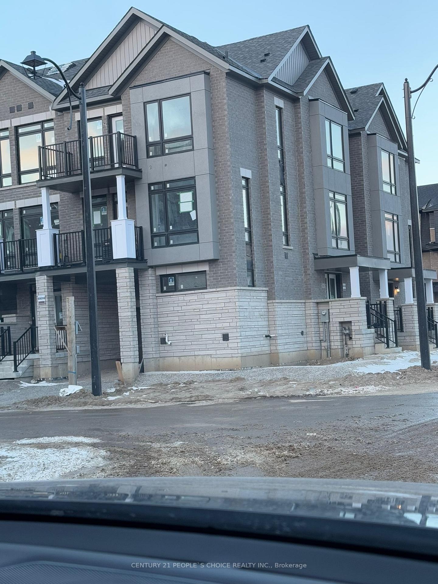 Photo 4 of 10 Nelles Way, Brampton, Northwest Brampton — HOMEH