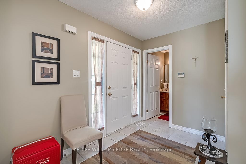 Photo 2 of 60 Valridge Drive, Hamilton, Ancaster — HOMEH