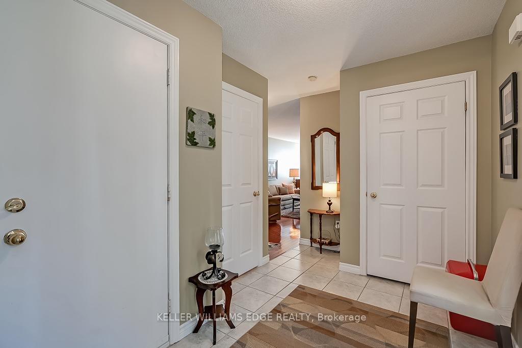 Photo 5 of 60 Valridge Drive, Hamilton, Ancaster — HOMEH