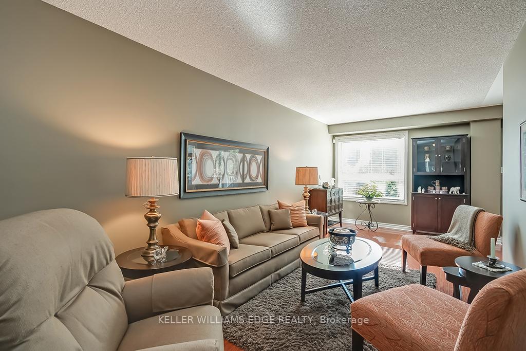 Photo 7 of 60 Valridge Drive, Hamilton, Ancaster — HOMEH