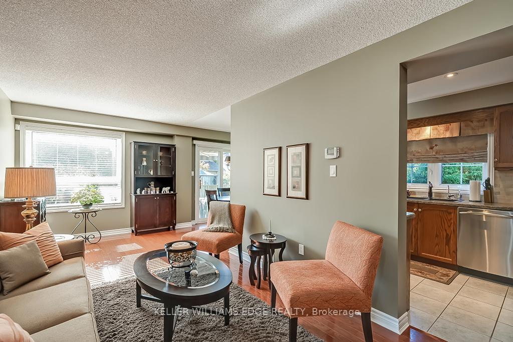 Photo 8 of 60 Valridge Drive, Hamilton, Ancaster — HOMEH