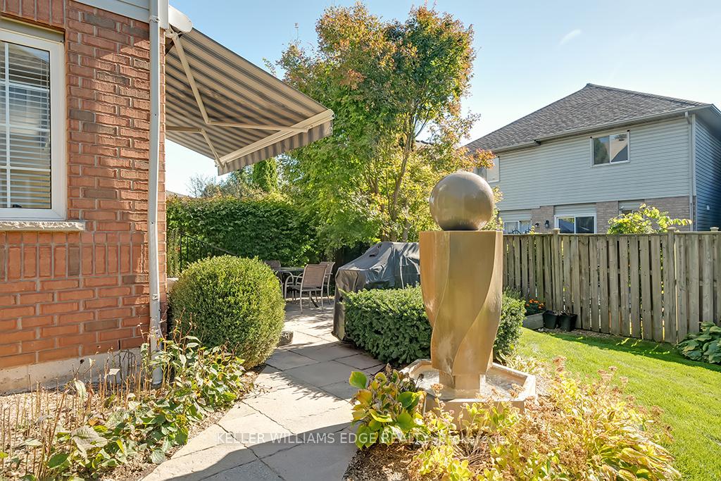 Photo 15 of 60 Valridge Drive, Hamilton, Ancaster — HOMEH