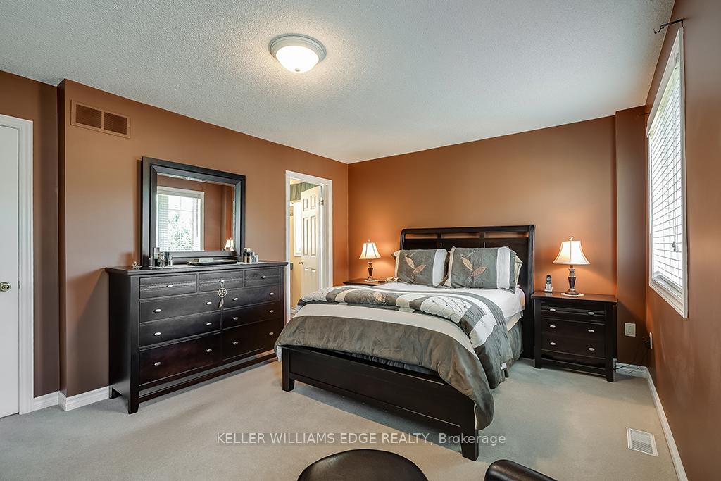 Photo 22 of 60 Valridge Drive, Hamilton, Ancaster — HOMEH