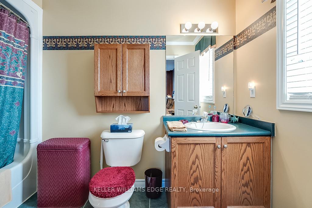 Photo 24 of 60 Valridge Drive, Hamilton, Ancaster — HOMEH