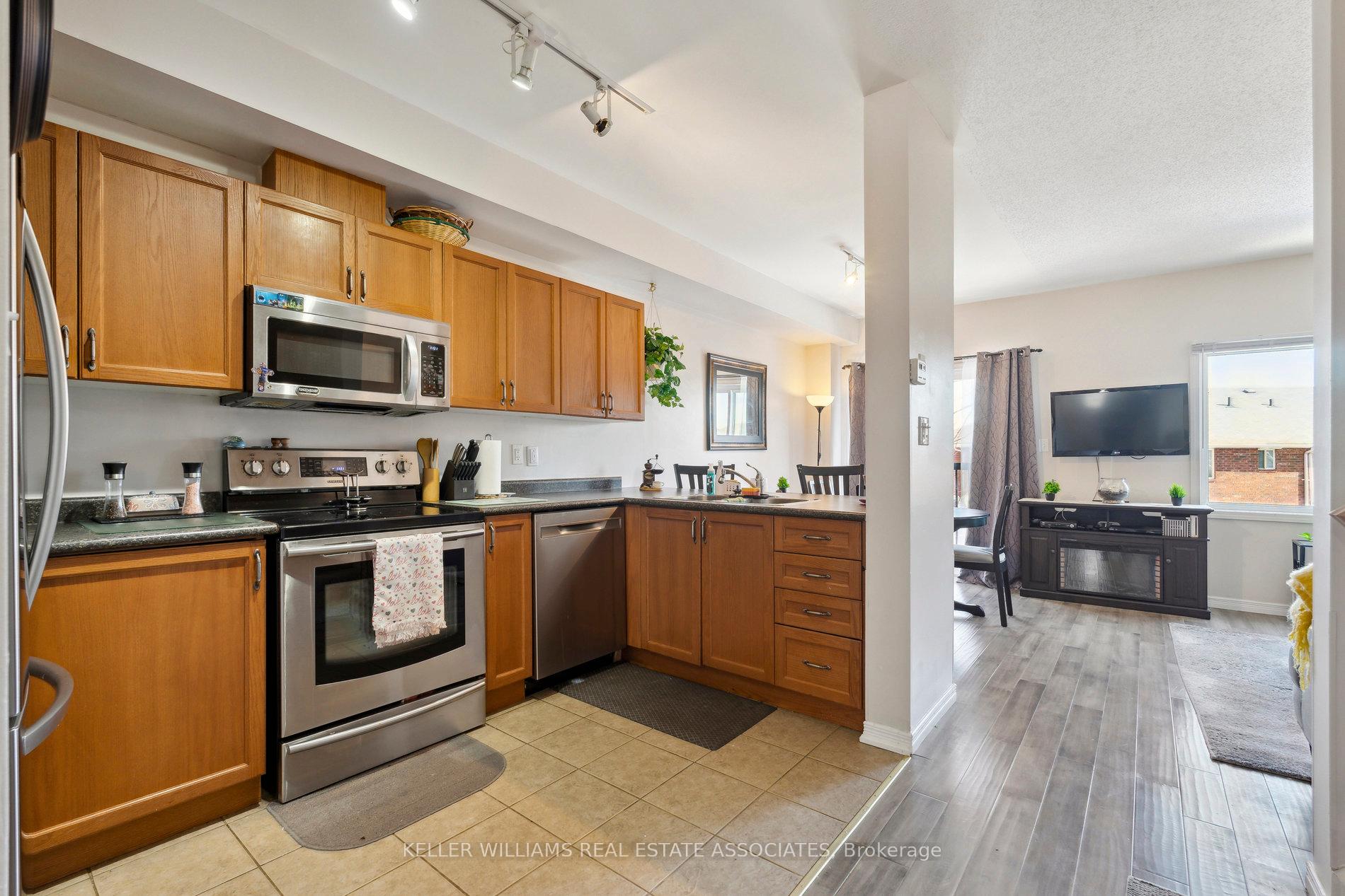 Photo 10 of Unit 57, 175 Stanley Street, Barrie, East Bayfield — HOMEH