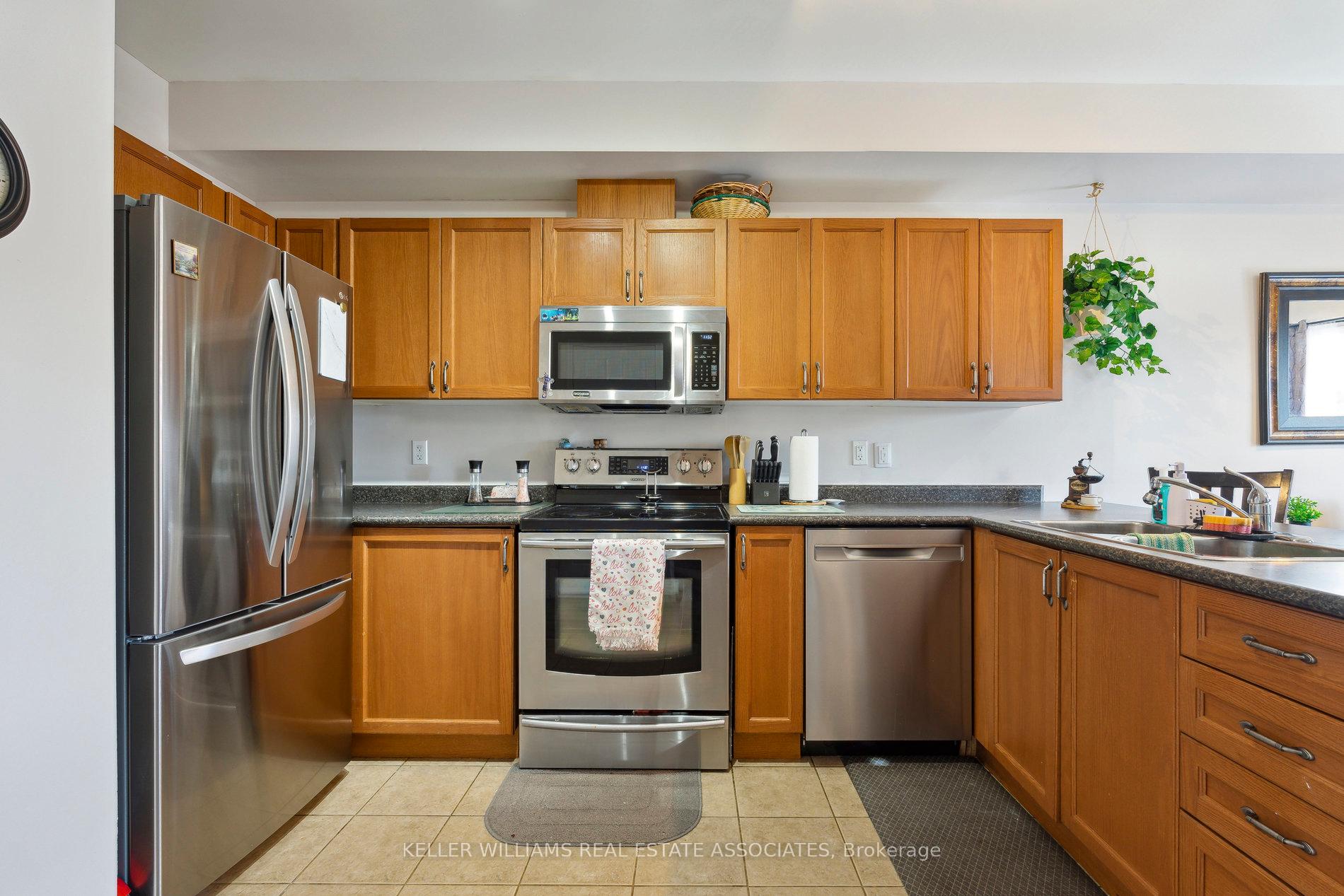 Photo 4 of Unit 57, 175 Stanley Street, Barrie, East Bayfield — HOMEH