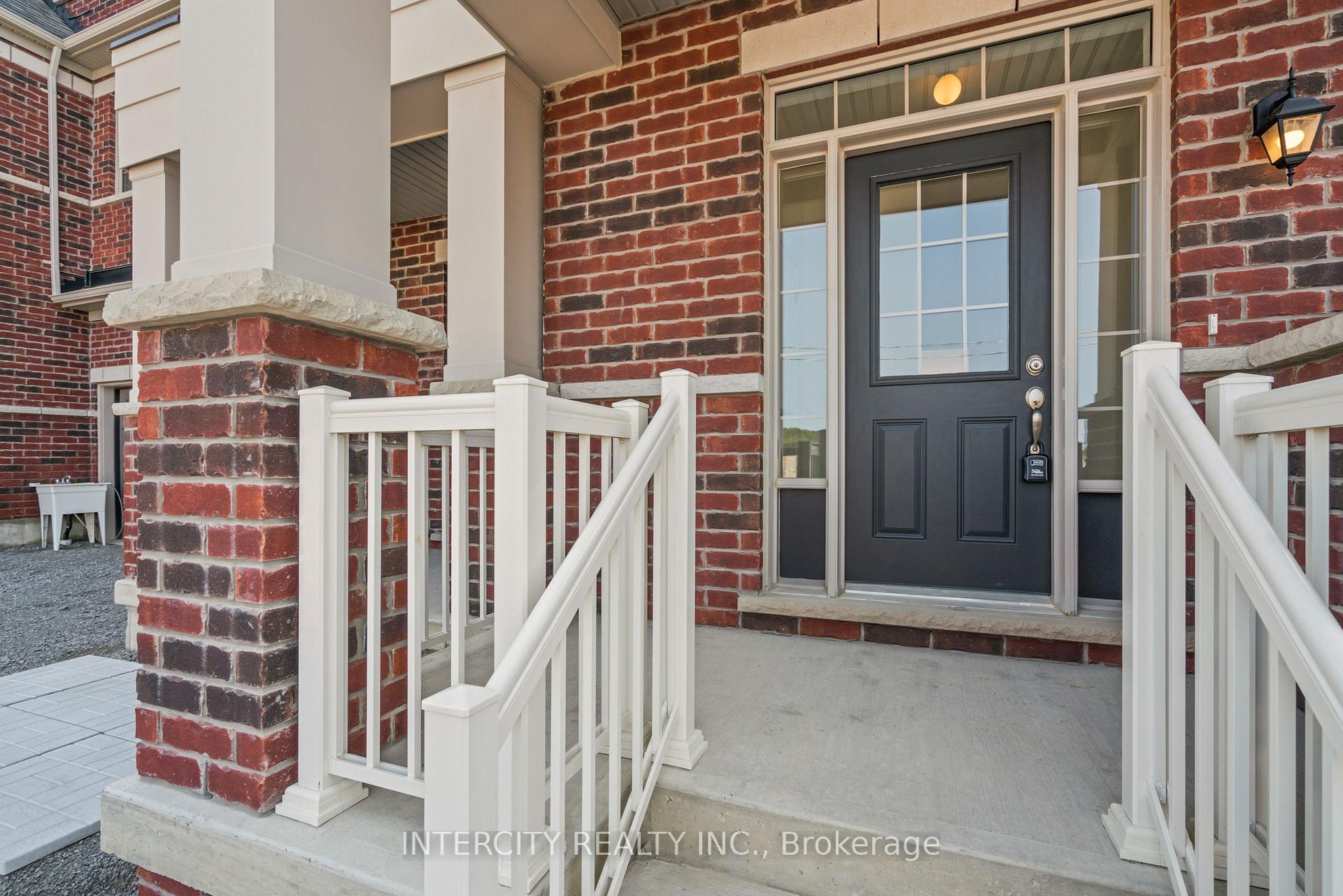 Photo 2 of 917 Elizabeth Mackenzie Drive, Pickering, Rural Pickering — HOMEH