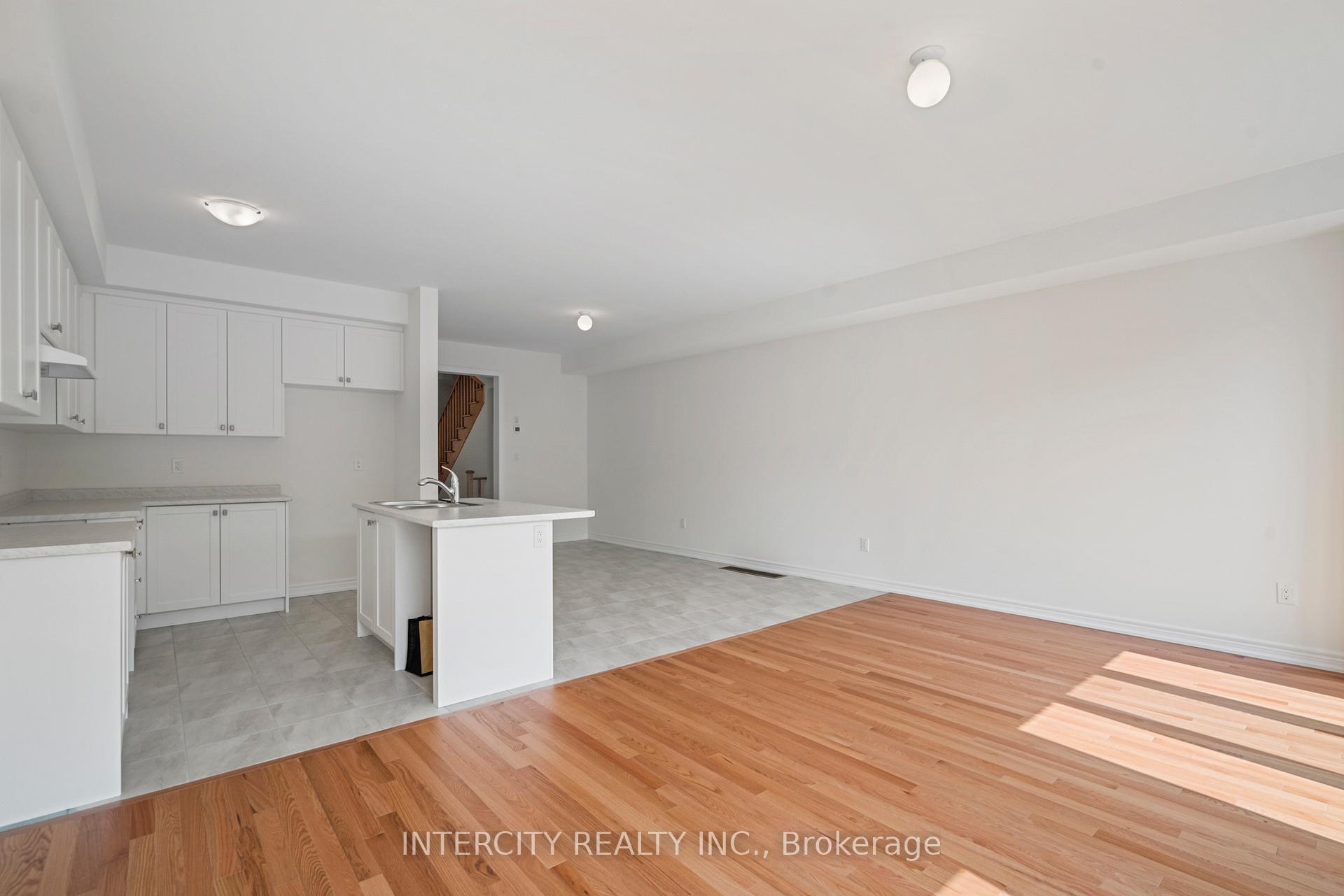 Photo 3 of 917 Elizabeth Mackenzie Drive, Pickering, Rural Pickering — HOMEH
