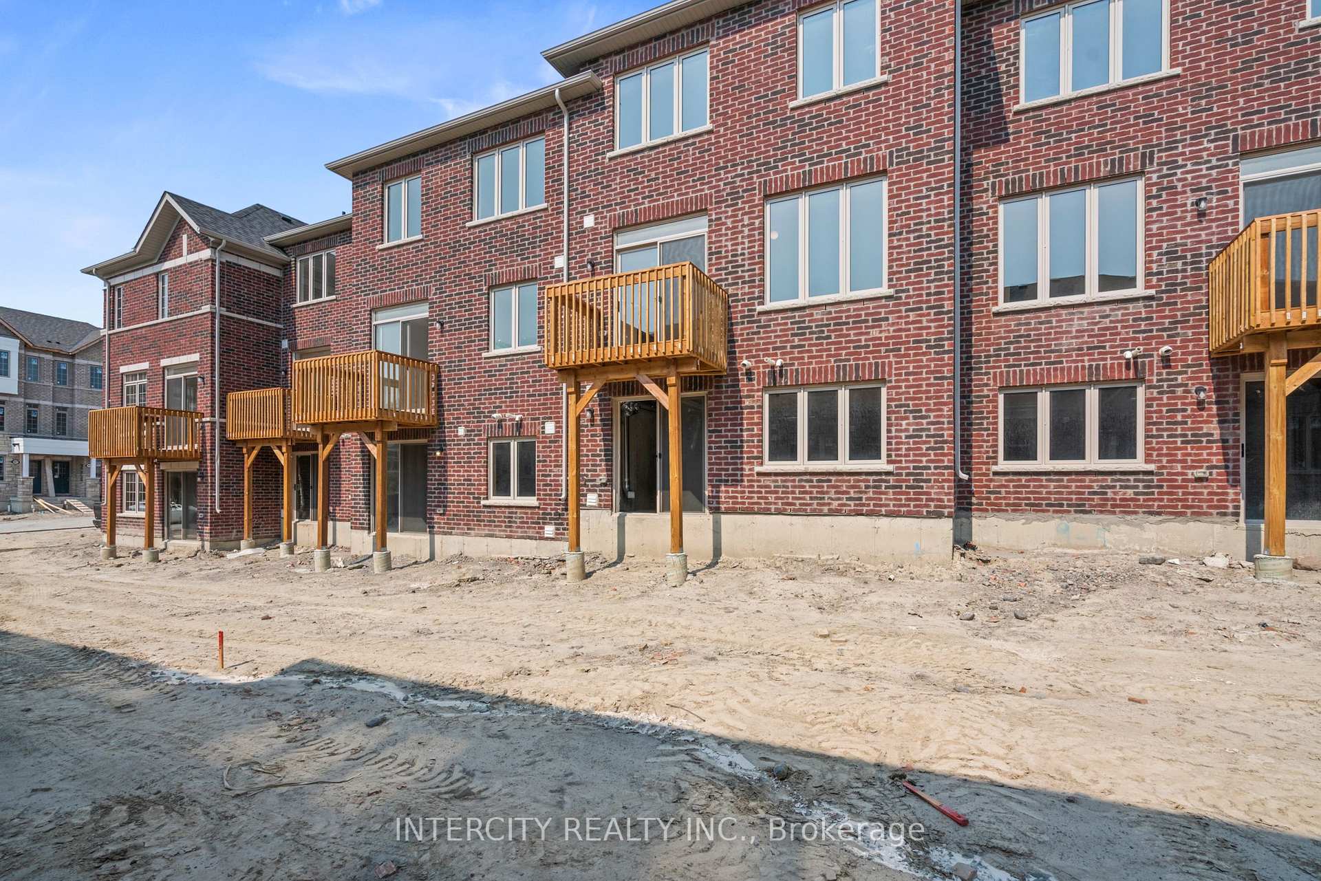 Photo 31 of 917 Elizabeth Mackenzie Drive, Pickering, Rural Pickering — HOMEH