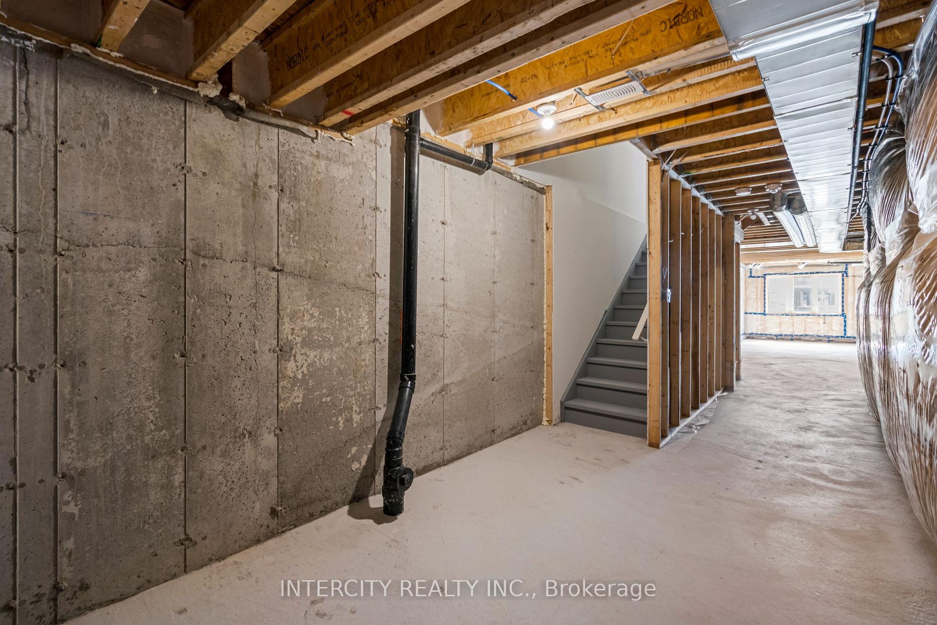 Photo 36 of 917 Elizabeth Mackenzie Drive, Pickering, Rural Pickering — HOMEH