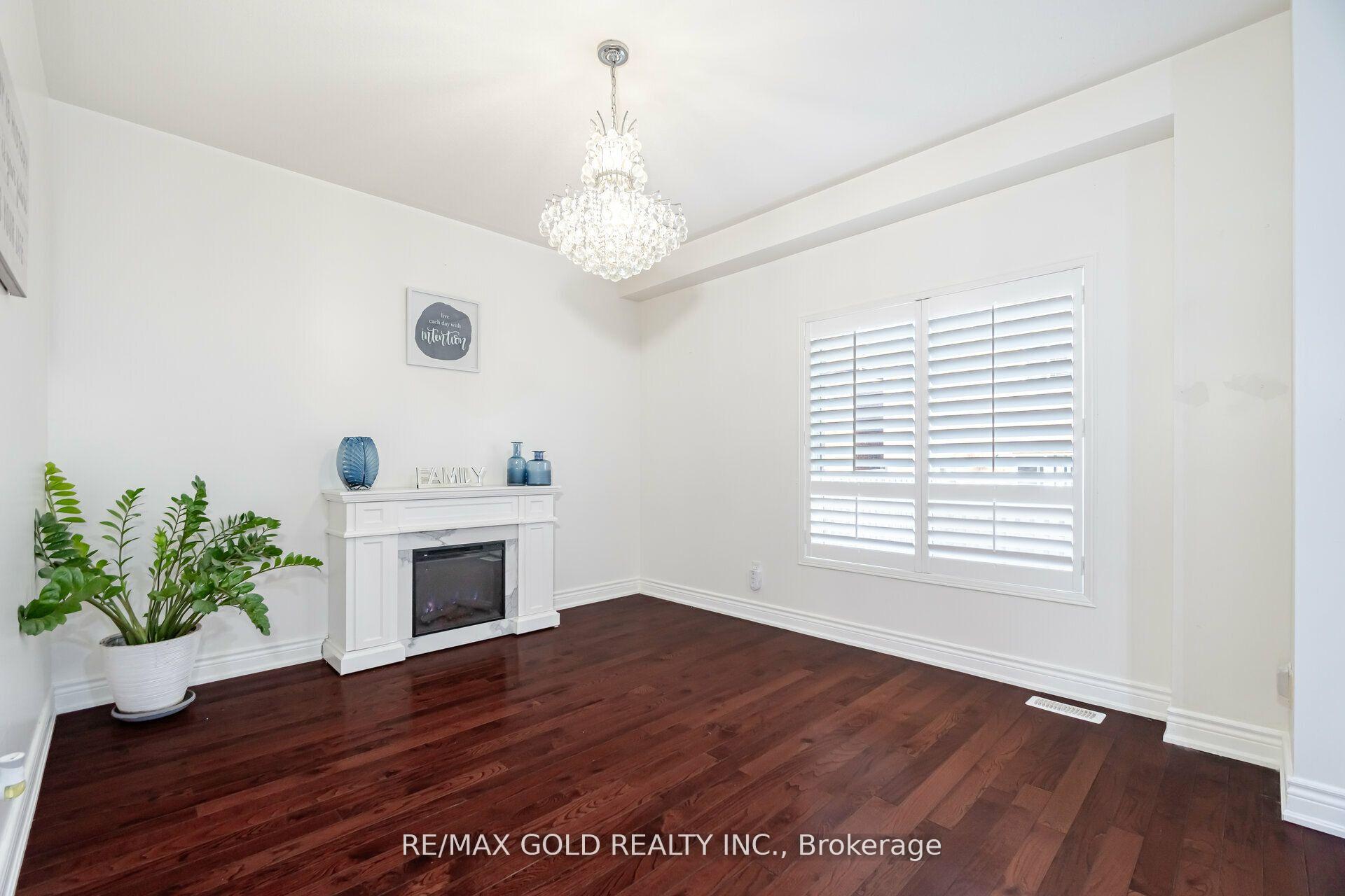 Photo 4 of 15 Commodore Drive, Brampton, Credit Valley — HOMEH