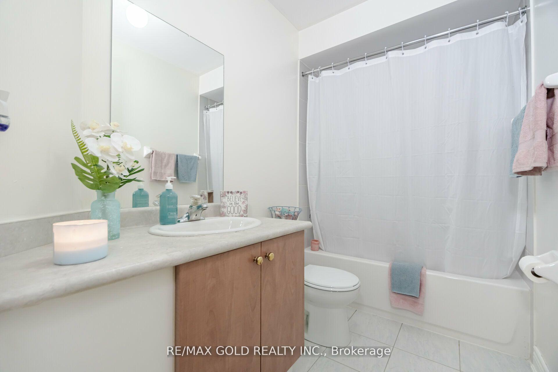 Photo 2 of 15 Commodore Drive, Brampton, Credit Valley — HOMEH