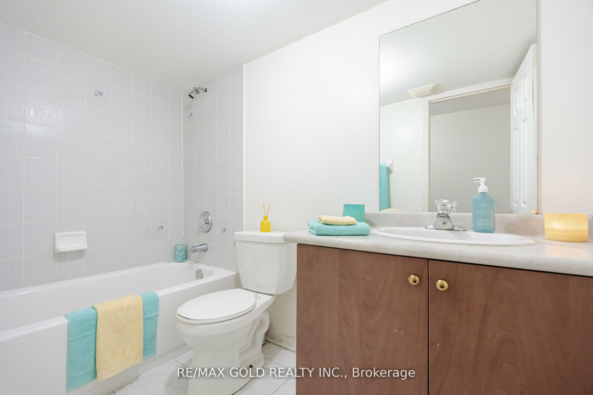 Photo 13 of 15 Commodore Drive, Brampton, Credit Valley — HOMEH
