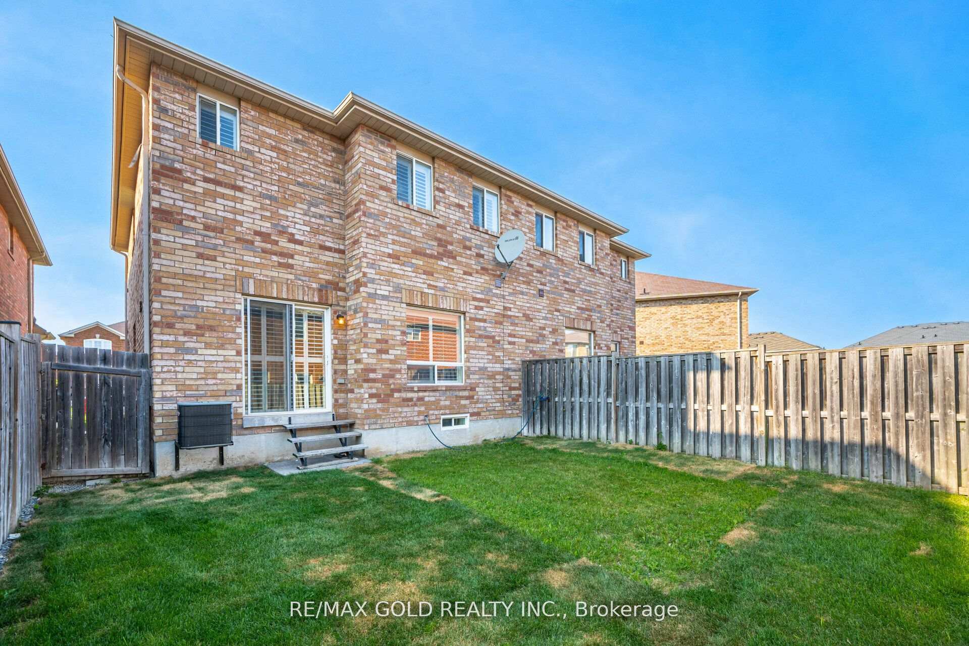 Photo 10 of 15 Commodore Drive, Brampton, Credit Valley — HOMEH