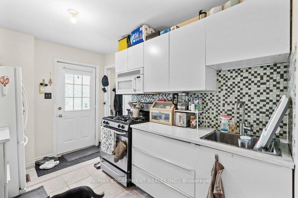 Photo 22 of 1258 Highway 6 N, Hamilton, Rural Flamborough — HOMEH