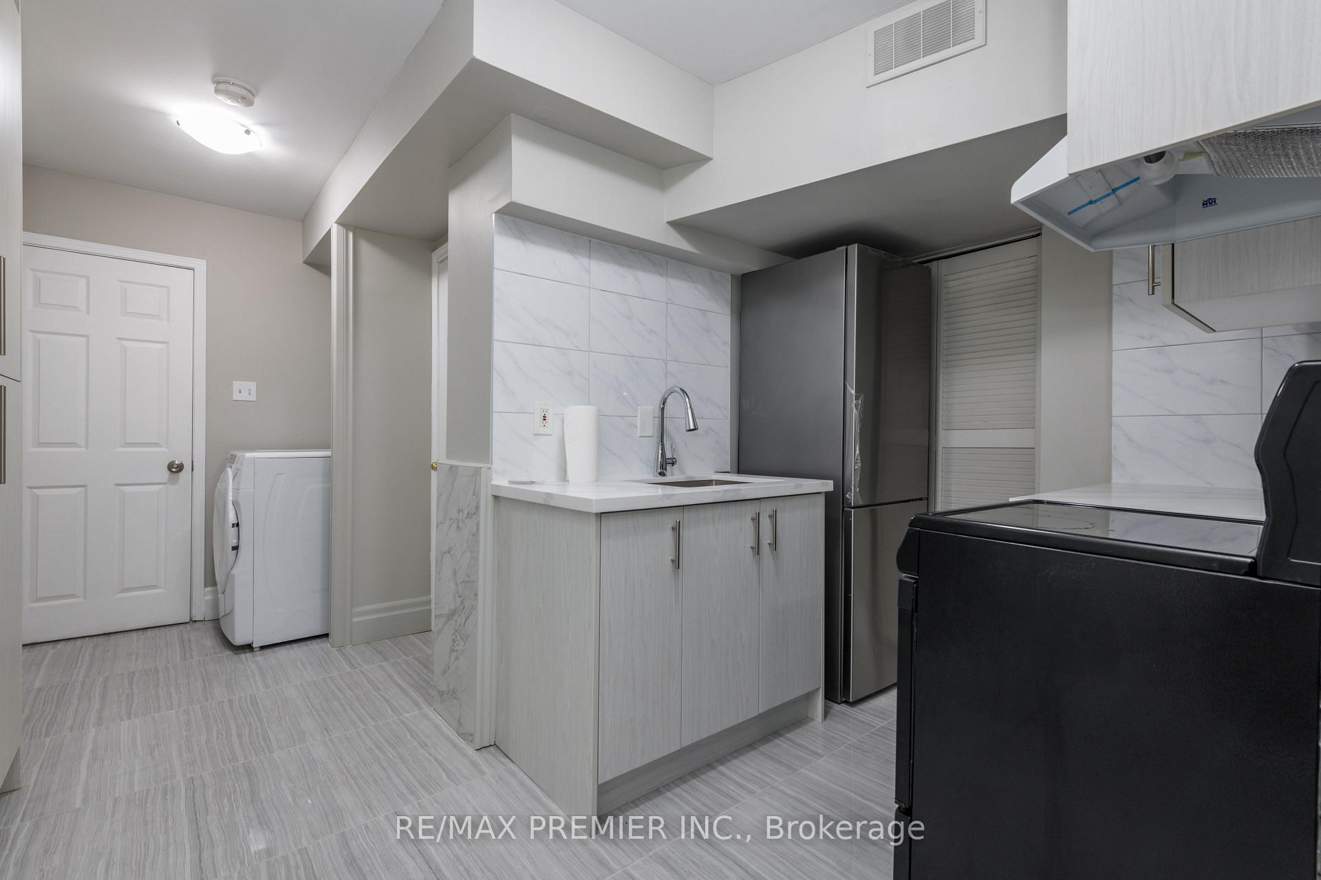 Photo 5 of 352 Duckworth Street, Barrie, Wellington — HOMEH